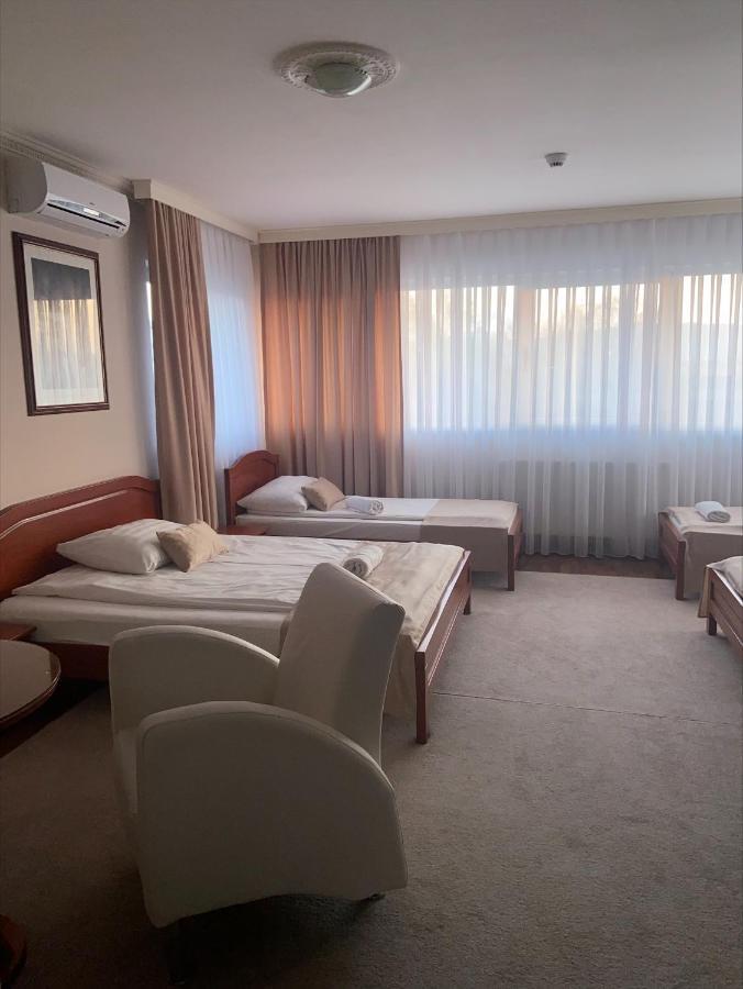 Hotel New Milenium Lukavac Exterior foto